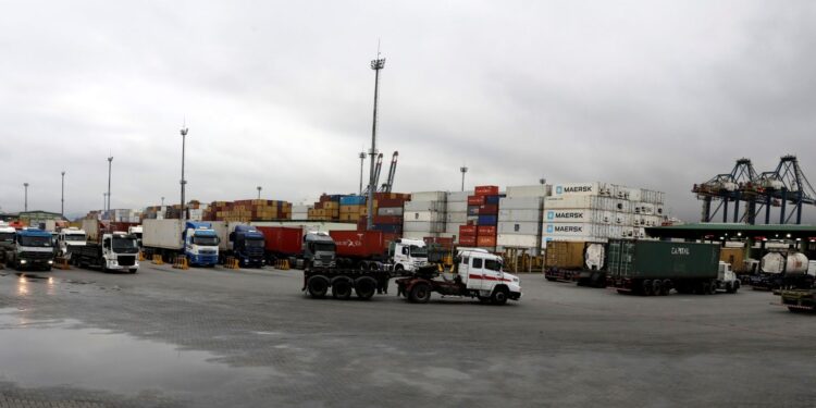 balanca-comercial-de-abril-tem-superavit-de-us$-8,225-bilhoes