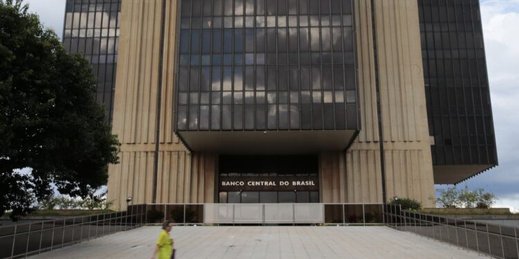 focus:-mercado-eleva-para-2,18%-projecao-do-crescimento-da-economia