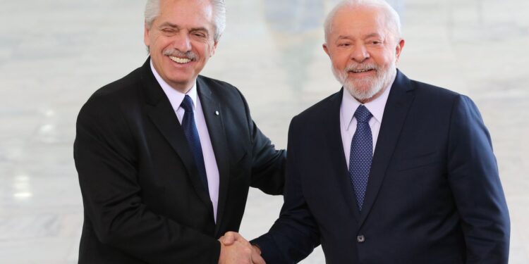 lula-recebe-fernandez,-no-quinto-encontro-dos-dois-lideres-em-2023