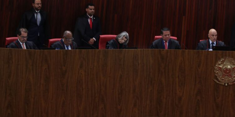 tse-entra-hoje-na-quarta-sessao-para-julgamento-de-bolsonaro