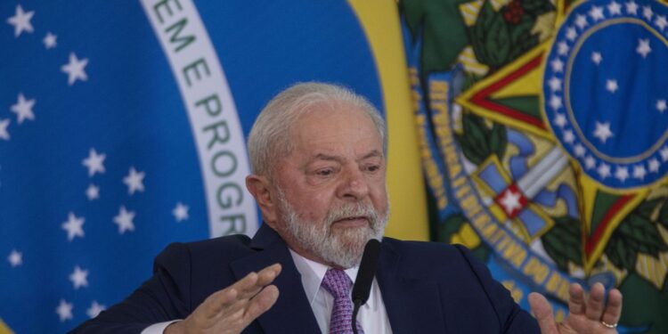 lula:-pais-poderia-ser-4a-economia-global,-mas-caiu-em-mundo-obscuro