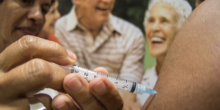 cobertura-vacinal-contra-gripe-em-sao-paulo-esta-em-44,5%;-meta-e-90%