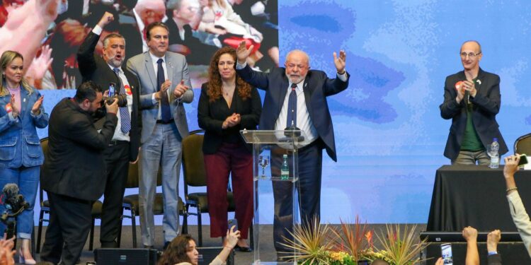 lula-enaltece-profissionais-da-saude-no-combate-a-covid-19