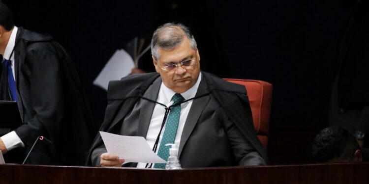 Flávio Dino amplia vigência da Lei de Cotas até que Congresso decida sobre nova norma