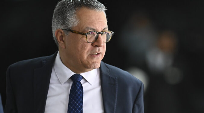Padilha Afirma que Suspensão das Emendas Pix Não Afetará Projetos Prioritários: Uma Manobra Política?