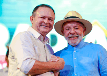 A conversa ao “pé de ouvido” de Lula e Brandão